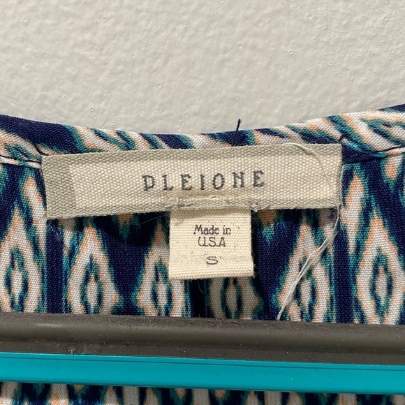 Blue patterned top! - Picture 3 of 5